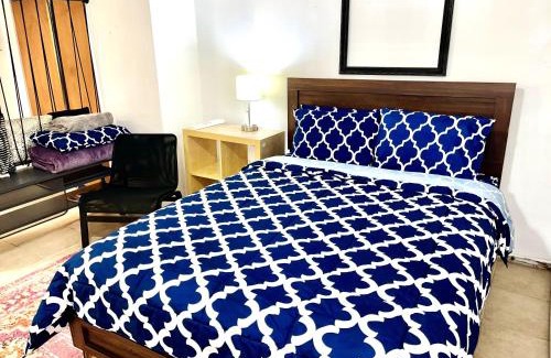 Queens Apartamento | PRIVATE 2 BR Apt with PRIVATE Backyard in LIC !