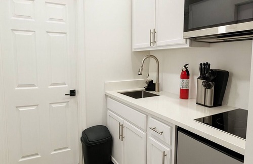 Palmetto Estates Casa | "Private 2-BR Guesthouse w/Patio & Premium Coffee Bar – Miami"