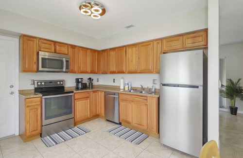 Greater Northdale Casa | Private 2 Story Corner Home - Games Room - Spacious
