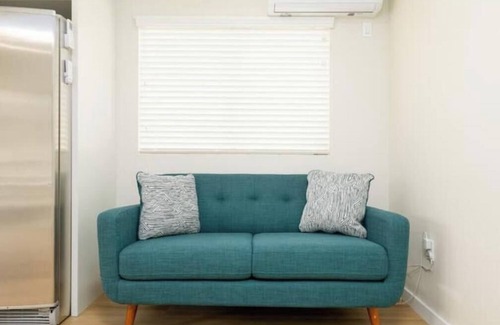 North Long Beach Casa | Private 2BD Home w WiFi, In Unit W/D - Long Stays
