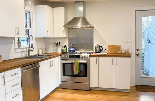 Elmhurst Casa | Private 2BR Apartment in House with Backyard