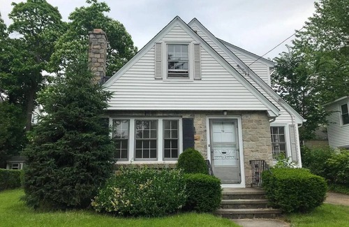 Elmhurst Casa | Private 2BR Apartment in House with Backyard