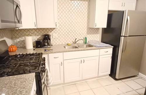Albuquerque Apartamento | Remodeled 2br apt with AC,washer, Wifi, near UNM,hospitals,CNM,airport,I-25