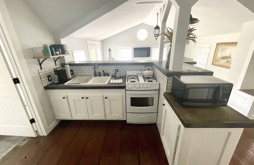 Louisburg Casa | Private 3 Acre Bungalow