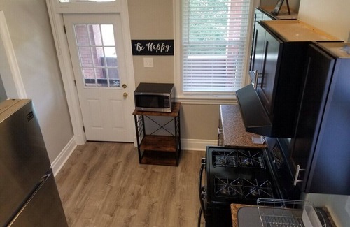 Brighton Heights Apartamento | Private 3 bdrm Apt. Spacious, Clean and Convenient