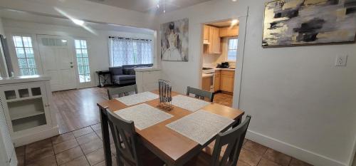 Harbor Gateway North Apartamento | Private 3 bedroom Home in Los Angeles-Gardena, California