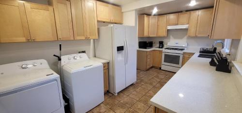 Harbor Gateway North Apartamento | Private 3 bedroom Home in Los Angeles-Gardena, California