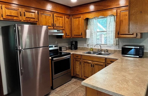 Oconee County Casa | Private 3-bedroom house sleeps 8~creek & pool table