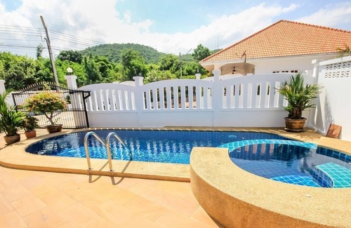 Hin Lek Fai Villa | Private 3 bedroom Pool Villa NG23