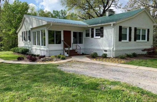 White Bluff Casa | Private 3 BR Home on 17 Wooded Acres with Easy Access to Nashville