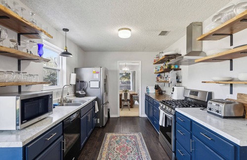 Cleburne Casa | Private 3 BR Unit + Pool - Connected Owner's Unit