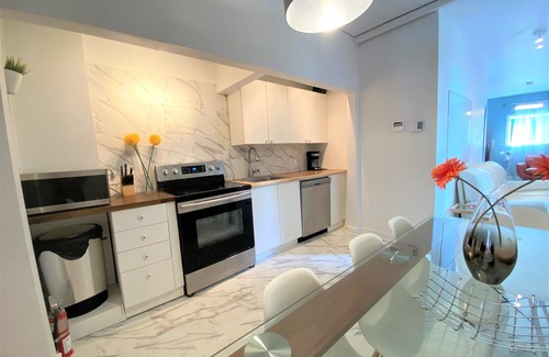 Plateau Mont Royal Casa | Private 3-level townhouse+24 Bed/sofa bed+Sunny Terrace&Balcony+Free Parking