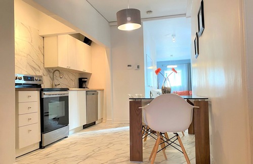 Plateau Mont Royal Casa | Private 3-level townhouse+24 Bed/sofa bed+Sunny Terrace&Balcony+Free Parking