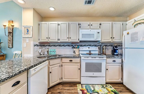 East End Casa | Private 300 Ocean Mile Community with Pool