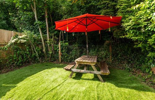 Severn Beach Casa | Private 3Bed-Parking-Sleeps5-By FabAccommodation