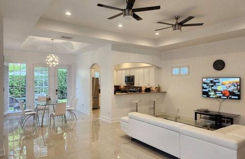 Central Naples Casa | Villa privada 3BR 3BA en una hermosa comunidad cerrada estilo centro turístico cerca de una playa