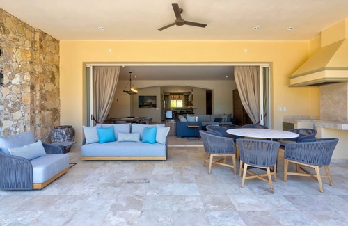 Cabo Bello Condominio | Lujo 3BR Esperanza Villa 2601 pies. Acceso al Esperanza Resort & Amenities