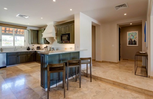 Cabo Bello Condominio | Lujo 3BR Esperanza Villa 2601 pies. Acceso al Esperanza Resort & Amenities