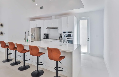 Alice Town Casa | Private 4 -bed home w/ dock facing the Hilton Hotel.