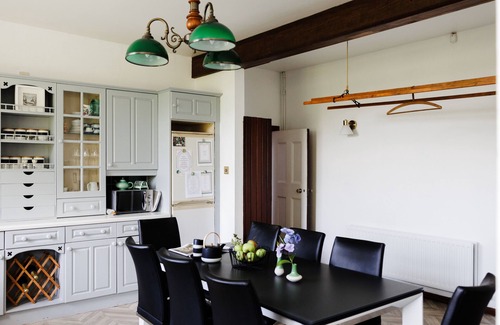 Craigavon Casa | Private 4 bedroom wing in Georgian Linen House w/modern twist (Pet Friendly)