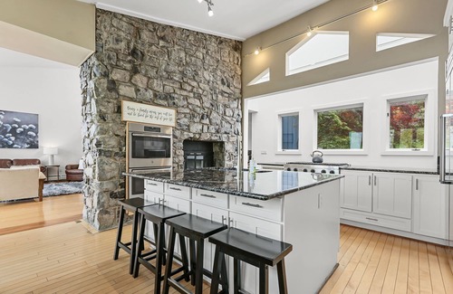 Romulus Villa | Private 4 Season Lake House for your Finger Lakes Getaway