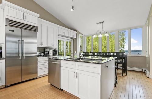 Romulus Villa | Private 4 Season Lake House for your Finger Lakes Getaway