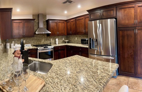 Green Valley Casa | Private 4bd 2ba, Kbed, 5TVs, 2 65” tv, 6beds,AC, WiFi, 2 Story Home