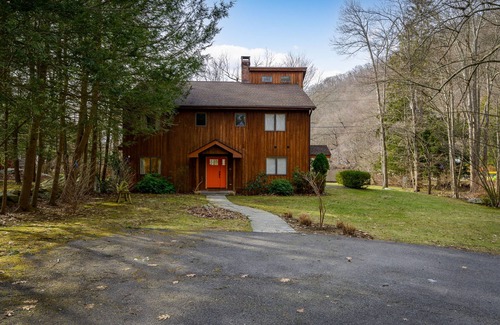 South Salem Casa | Private 5 bedroom lake front residence