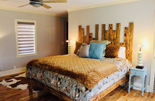 Shorterville Otro | Private 5-bedroom Retreat Farmhouse on 232 acres Early County GA, Pool, Porches