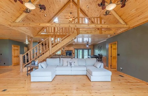 Rombauer Cabina | Private 5 BR cabin on 56 acres. Hot tub, Hunt, fish, and near the lake and town