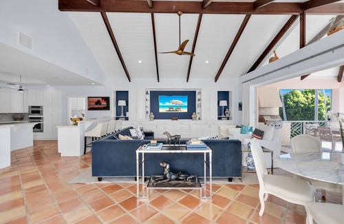 Key Largo Casa | Private 5 BR Ocean Reef Estate overlooking pond and The Hammock Golf Course.
