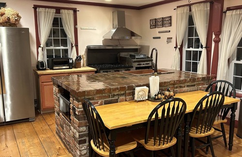 Mount Sunapee Casa | Private 5br-5ba - At the base of Mt. Sunapee - Closest to the mountain!