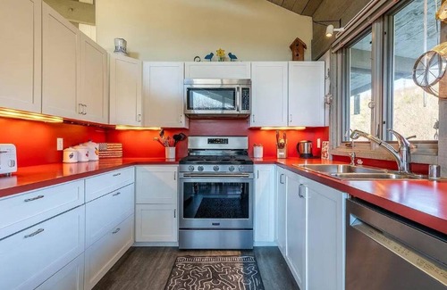 Dorset Casa | Private 6-BR Retreat on 12 Acres w/ Mountain Views