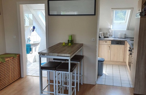 Leverkusen Apartamento | Alojamiento privado en un BR 2. Dachgeschosswohnung. Para 2 máx. 3 Pers.