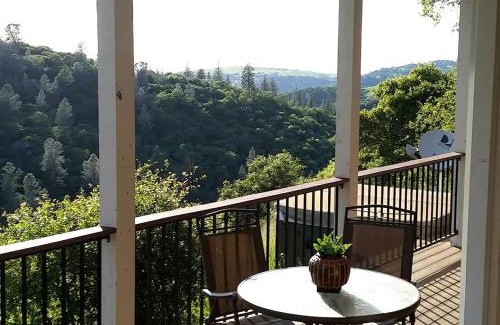 Penn Valley Cabina | Private Accommodation for a Couples' Getaway in Penn Valley, California