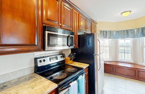 Texas Gulf Coast Region Casa | Private acreage next to the bayou with kayaks, porches, open layout, W/D, & AC