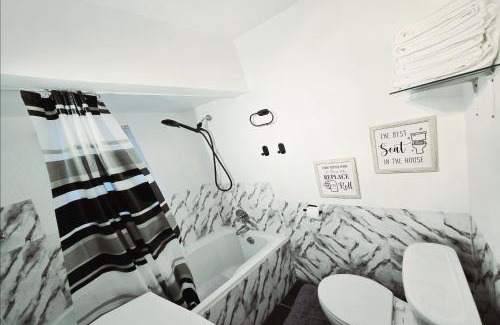 Burnaby Villa | Private Airconditioned 2 Bedroom Home Private Parking