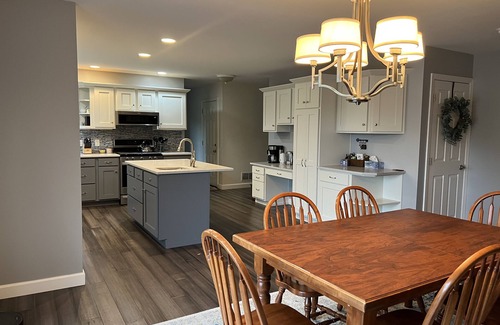 Centre Hall Casa | Private and charming 5 bedroom home 15 minutes from campus!