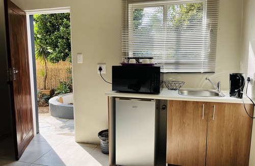 Northcliff Apartamento | Private And Clean Unit With Queen Bed