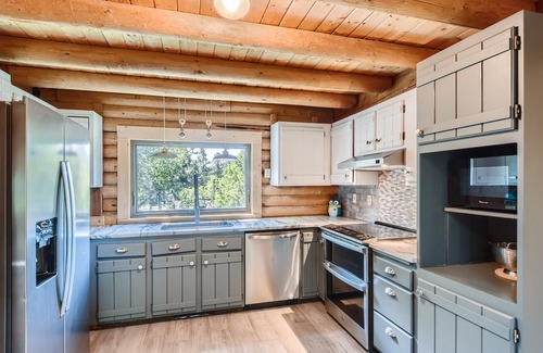 Woodmoor Cabina | Private and Cozy 4bd/2.5ba Cabin w/ Hot Tub