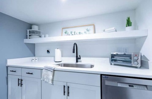 Belvedere Park Casa | Private and Cozy Guest-suite Near Downtown!