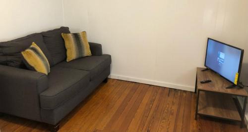 Perth Amboy Casa | Private and cozy house with one bedroom and one bathroom and free Wi-Fi