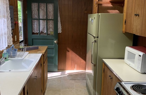 North Monmouth Cabina | Cottage privado y acogedor, excelente pesca y la natación; Capacidad para 6 personas.