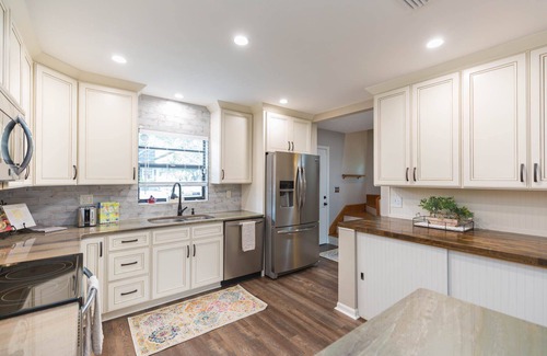 Hyde Park Casa | Private and Cozy w/hot tub, only a few blocks from Hyde Park Village