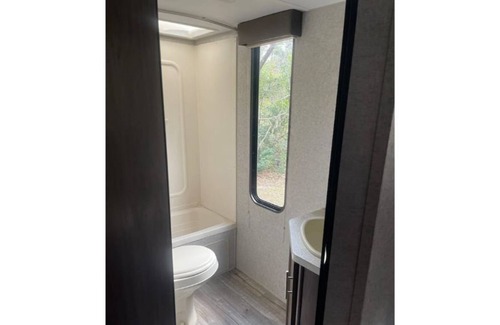 Rosehill Casa | Private and delightful one bedroom travel trailer