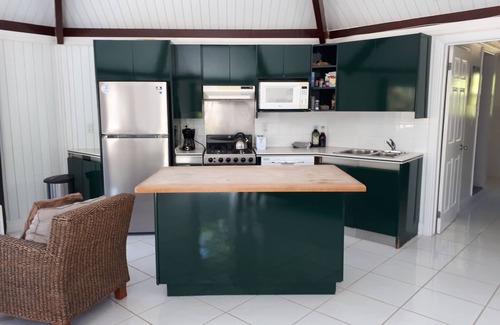 Coral Harbour Cabaña | Private and Peaceful Cottage at the Beach