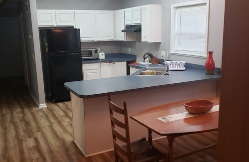 Dearborn Heights Casa | Private and quiet for families and business travelers.