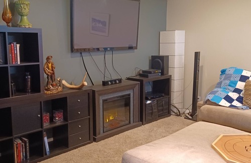 Division No. 10 Casa | Private and quiet 1 bed basement suite with dry kitchenette.