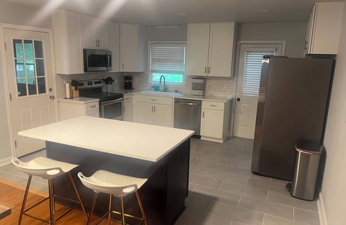 Emerald Isle Casa | Private and Quiet Beach House!
