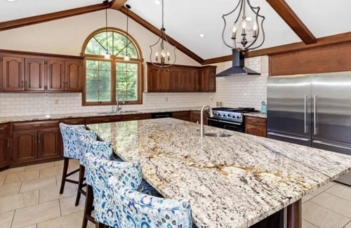 Medina Casa | Private and secluded Mansion in the woods